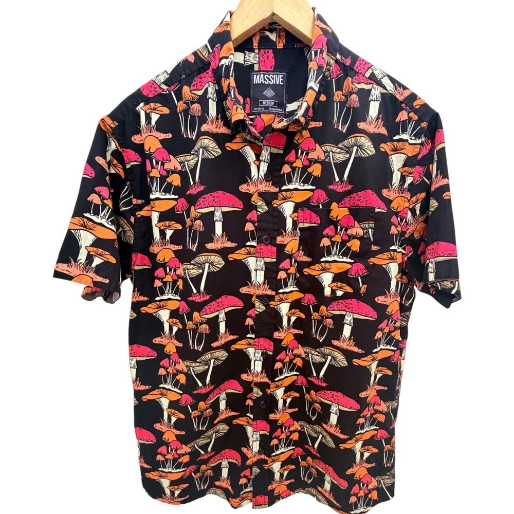 Massive Black Chest pocket Graphic Button-Up Cotton Collared Men's MEDIUM